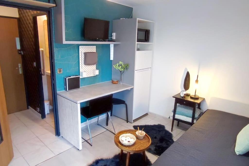 Michelet Studio Climatise Avec Balcon Et Parking Ferme Montpellier Luaran gambar